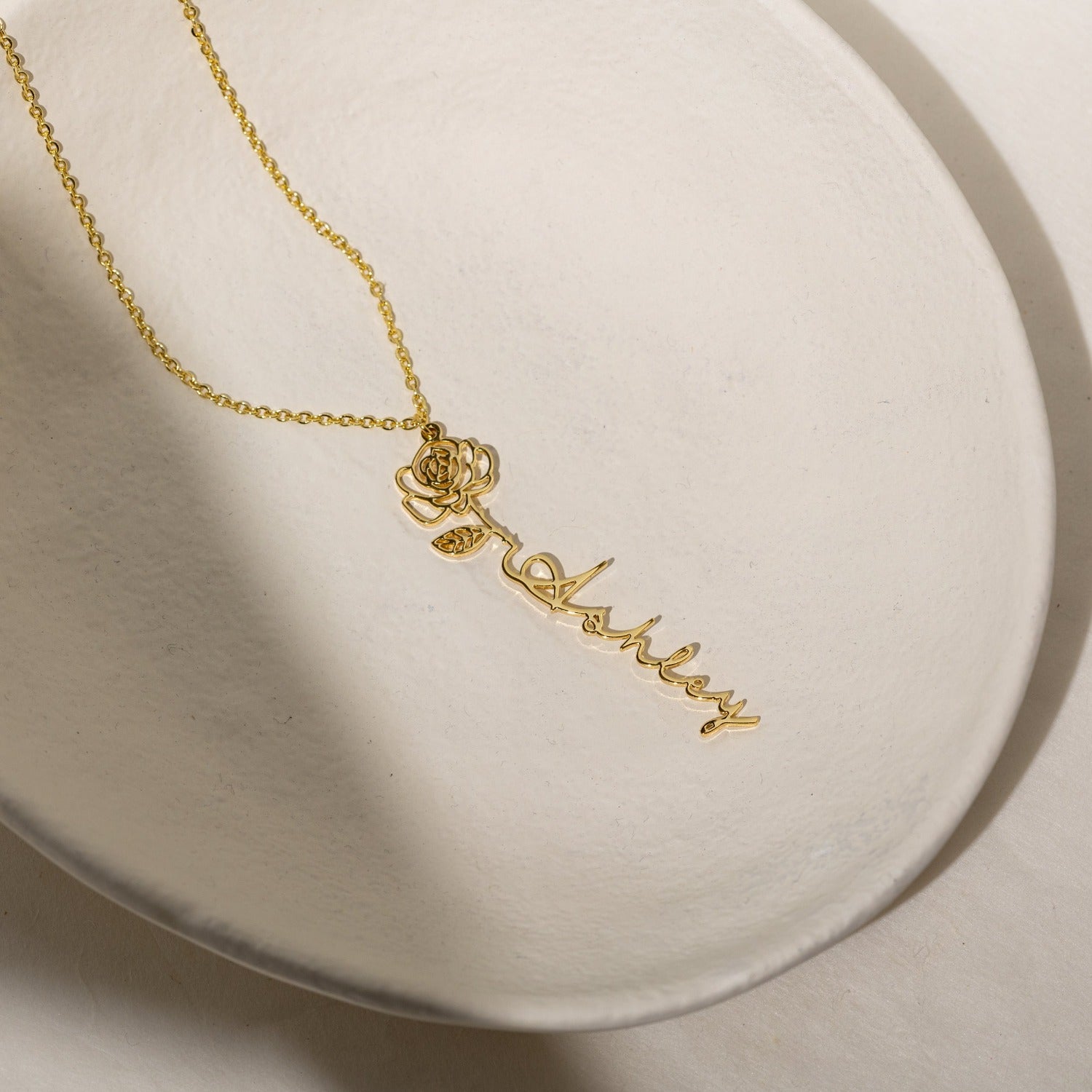 MLUHKEE Birth Flower Name Necklace Personalized, 18K Gold Plated Floriography Custom Birth Flower Necklace With Name, Customized Birthstone Necklace